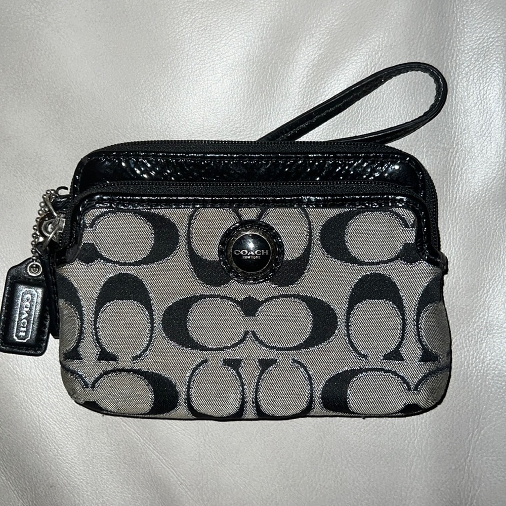 Coach Wristlet 🖤